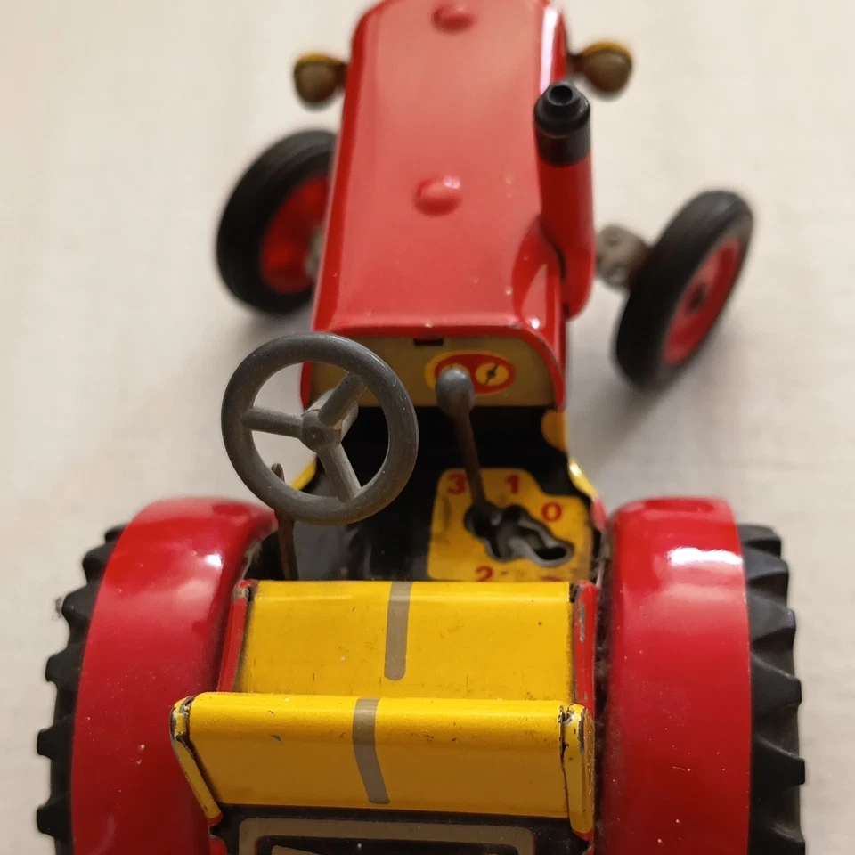 Blech Spielzeug Traktor rot und gelb mit Uhrwerk und Gummireifen - Bild 2 von 3