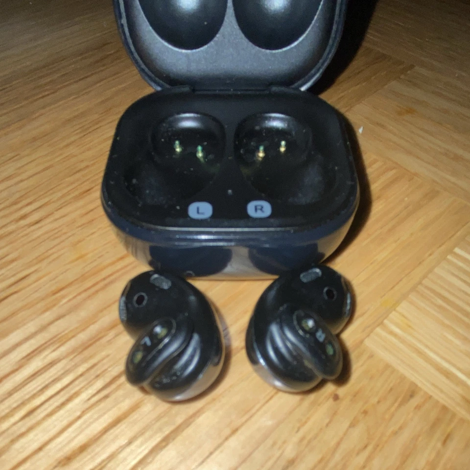 Samsung Galaxy Buds 4 Pro.  True Wireless Bluetooth In-Ear Earbuds Case Black, photo 3 of 4