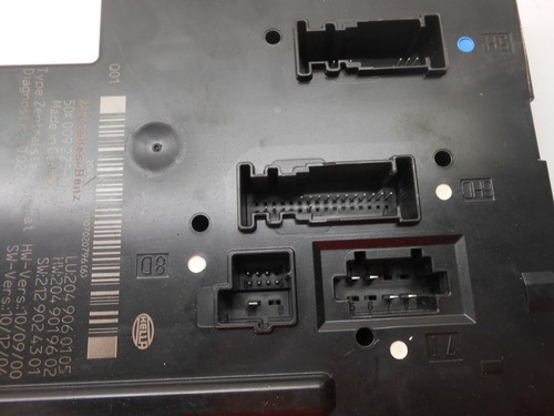 2014 Mercedes C-300 Fuse Box OEM 2049060105 SC0163 - Picture 2 of 4