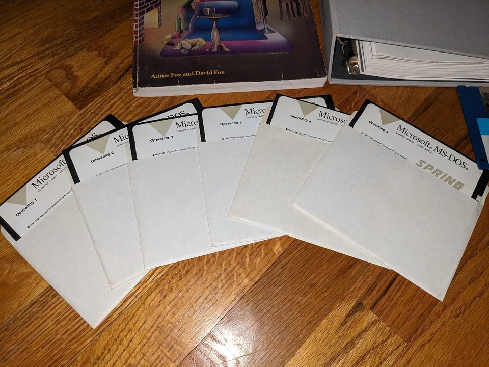 Wordperfect for DOS 5.1 In Original Box With Books Floppy Disks With Extras - Image 3 of 4