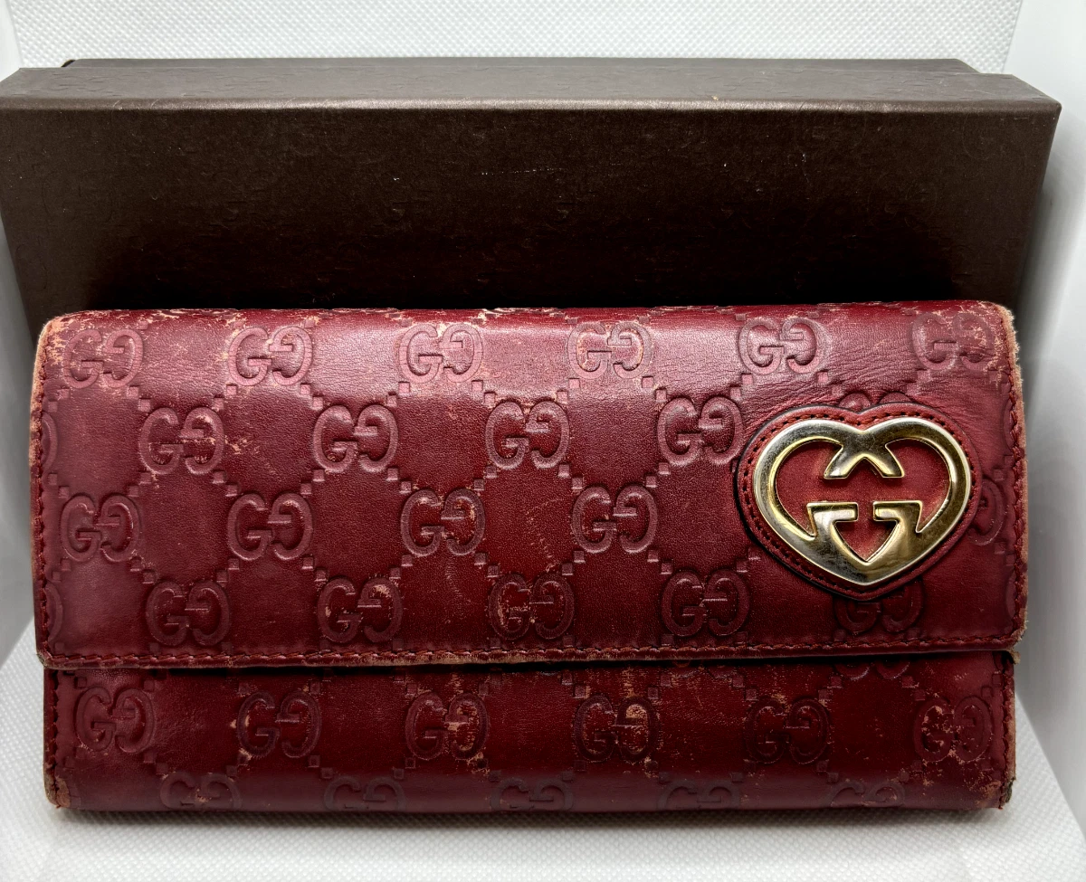 Portefeuille long Gucci GG cuir gaufré coeur logo imbriqué bordeaux Italie