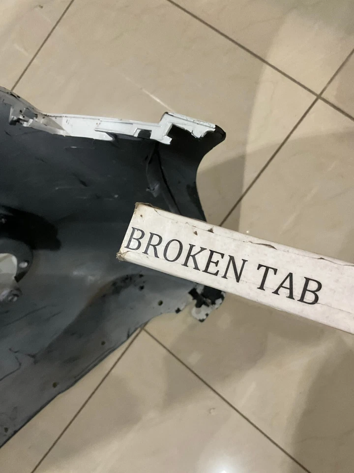 Capa de para-choque dianteiro branca 2010-13 Chevrolet Camaro fabricante de equipamento original - Imagem 2 de 4