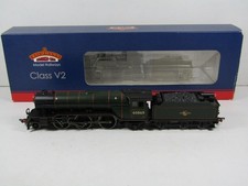 BACHMANN 31-563 - CLASS V2 - BR LINED GREEN/LATE CREST - VG BOXED COND - OO