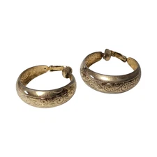 Vintage Sarah Coventry Etched Gold Tone Hoop Earrings Clip On Signed 1.5"