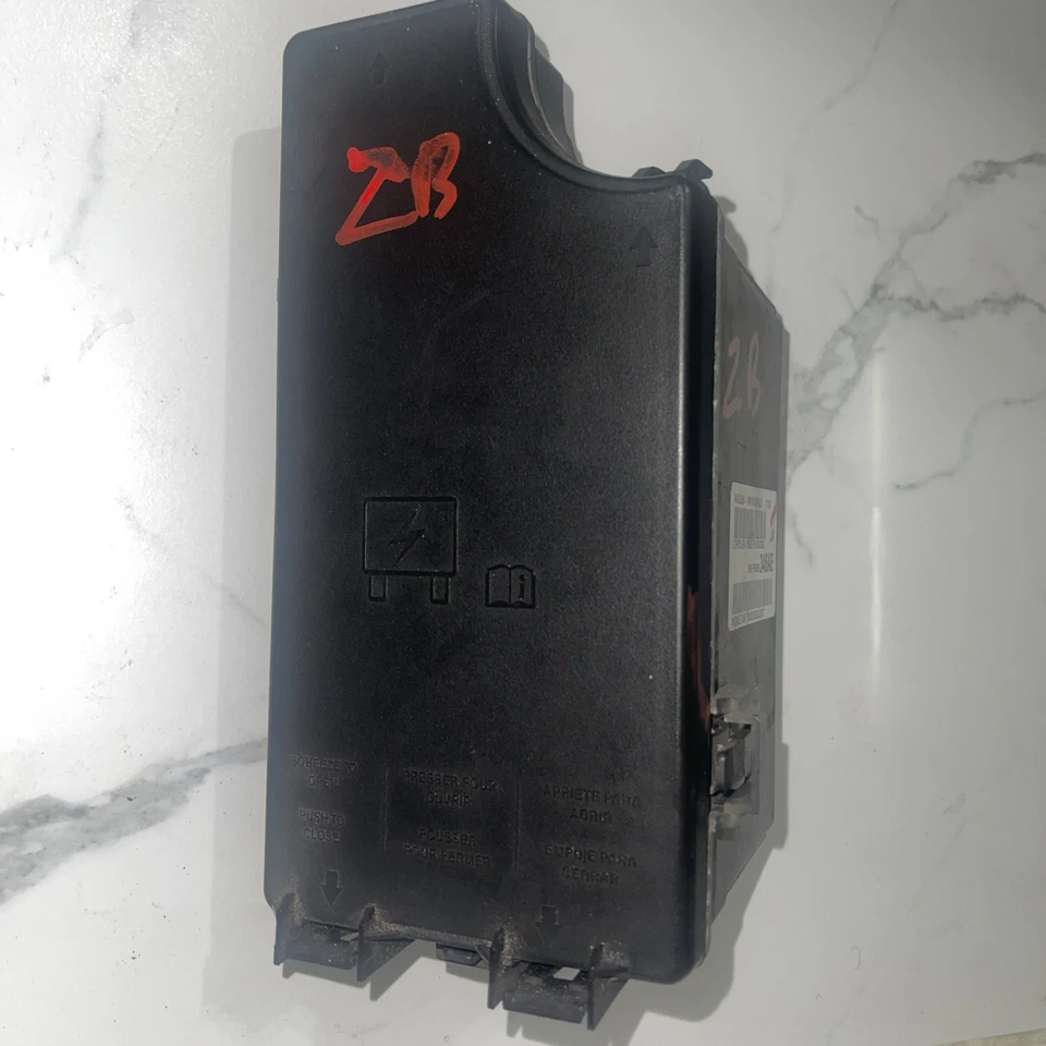 Chrysler 200 Dodge Avenger 2011-2014 TIPM caja de relé de fusibles P04692346AE    Foto 2 de 4