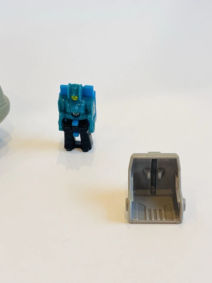 Transformers G1 Headmaster QUIG Fire Chief SIREN ~ Vintage 1988 ~Nearly Complete - Image 2 of 4