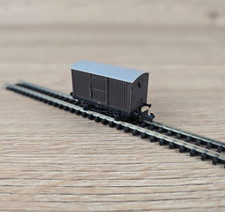 Graham Farish BR 12 Ton Planked Ventilated Van Brown N Gauge