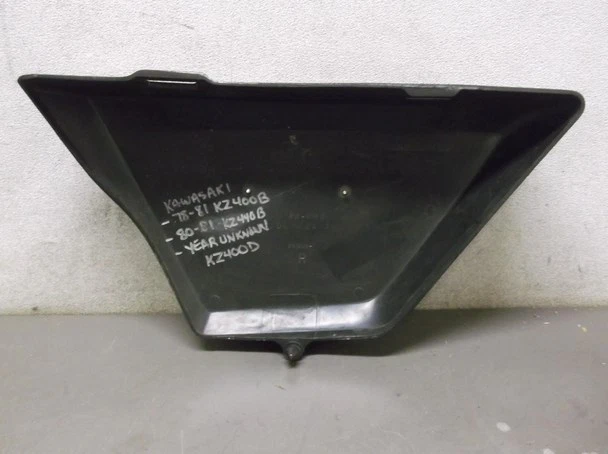 Cubierta lateral derecha usada para Kawasaki KZ400B, KZ440B, KZ400D Foto 2 de 4
