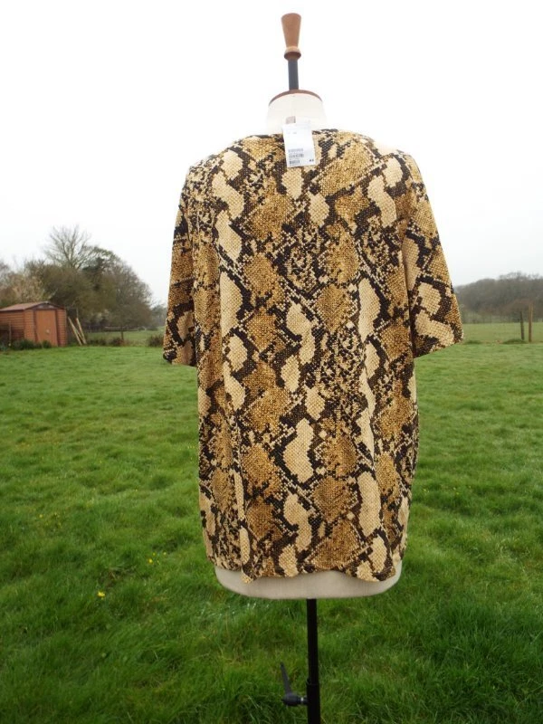 Super Soft Stretch Cotton Snakeskin Print Short Sleeve Top H&M 2XL Bust 48” BNWT - Image 2 of 4