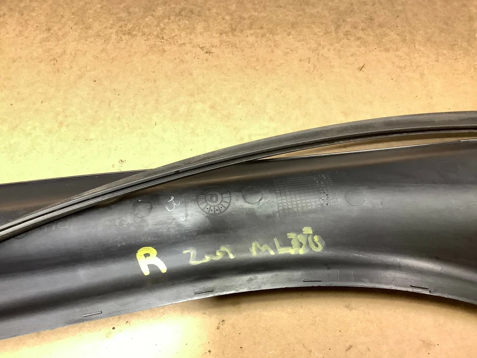 Mercedes-Benz ML350 2007 maletero de pasajero trasero cubierta de pilar D panel protector OEM+ Foto 3 de 4