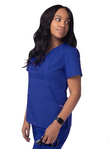 Sivvan Uniformi Donna Finto Avvolgente Infermiera Medico Scrub Top Vestibilità Crossover Semi-V - Foto 31 di 112
