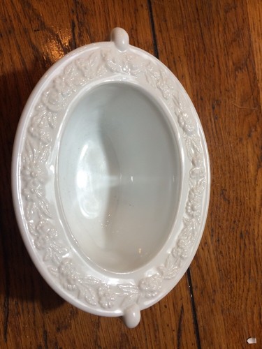 Vintage Milk Glass Sugar and Creamer ~ Raised Flowers on Top Edges - Picture 2 of 5
