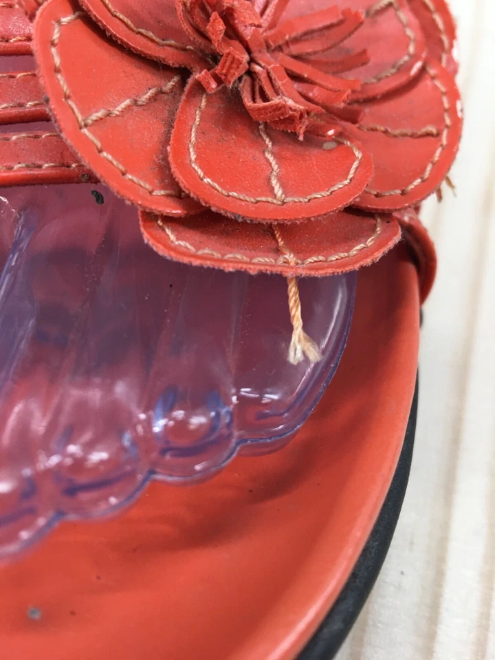 Женские повседневные сандалии Croft & Barrow 7,5 без шнуровки с оранжевым цветком и ремешками с открытым носком - Изображение 4 из 4