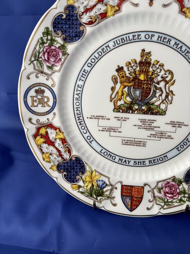 Aynsley 2002 Decorative Plate, Queen Elizabeth II Golden Jubilee - Picture 5 of 6
