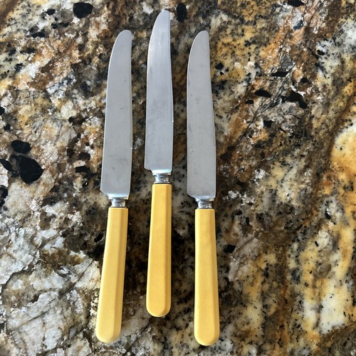 3 VINTAGE SHEFFIELD ENGLAND FAUX BONE ENTREE BUTTER KNIVES Wade & Butcher