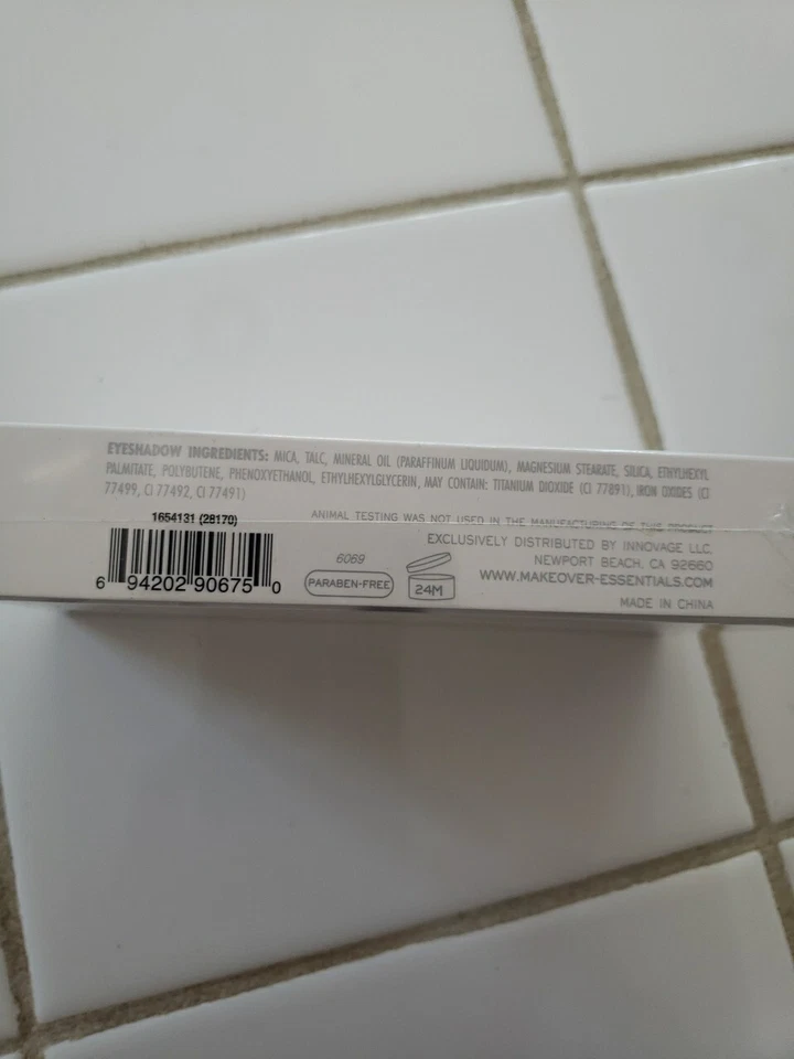 NEW Makeover Essentials BUTTERFLY EYES Eyeshadow Compact Makeup Palette - Image 4 of 4