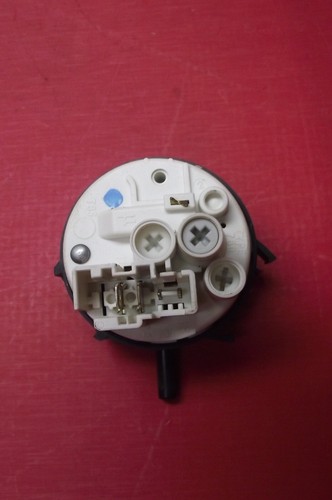 Waschmaschine Whirlpool AWOD5726 Druckschalter