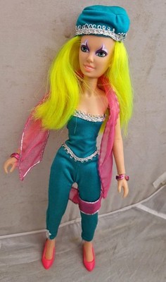 Pizazz Puppe Jem and the Holograms Wearing Winning Is Everything Outfit 85 Hasbr