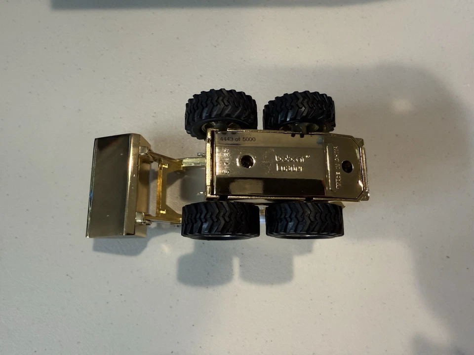 Bobcat Limited edition 1:25 Scale Gold Plated M610 Loader - Image 3 of 4