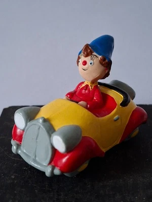 Figurine PLASTOY BBC 1992 - OUI-OUI DANS SA VOITURE - Photo 1/4