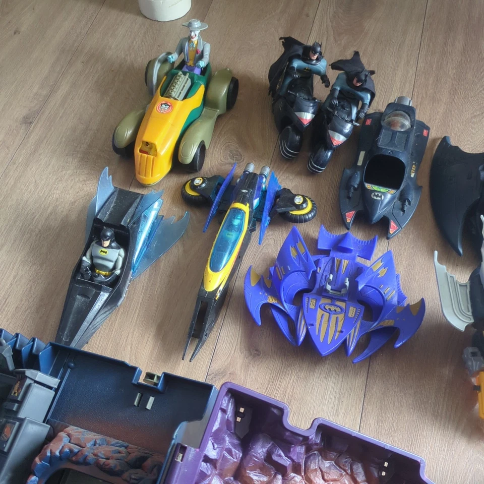 1995 Kenner Batman Wayne Manor Batcave  playset & Figures & Cars etc Bundle  - Image 4 of 4