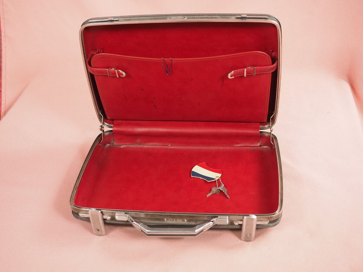 Vintage American Tourister Tiara Hardshell Luggage Suitcase Vintage American Tourister Tiara Hardshell Luggage Suitcase