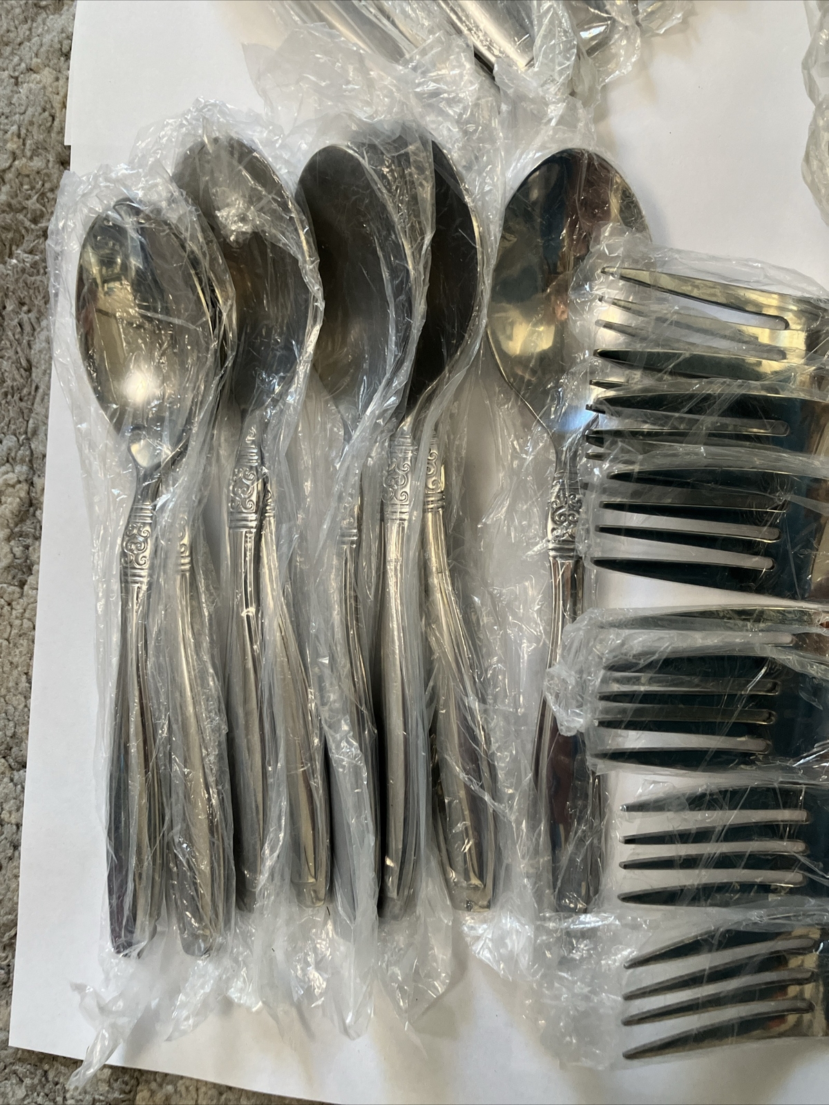 Oneida VISTA Flatware 45 Piece Set Service for 8 Plus Serving Utinsels
