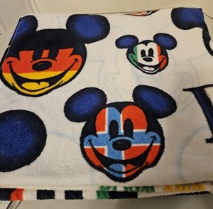 Disney Epcot Center Mickey Mouse Beach Towel 1 Mouse 1 World Collectible Pride