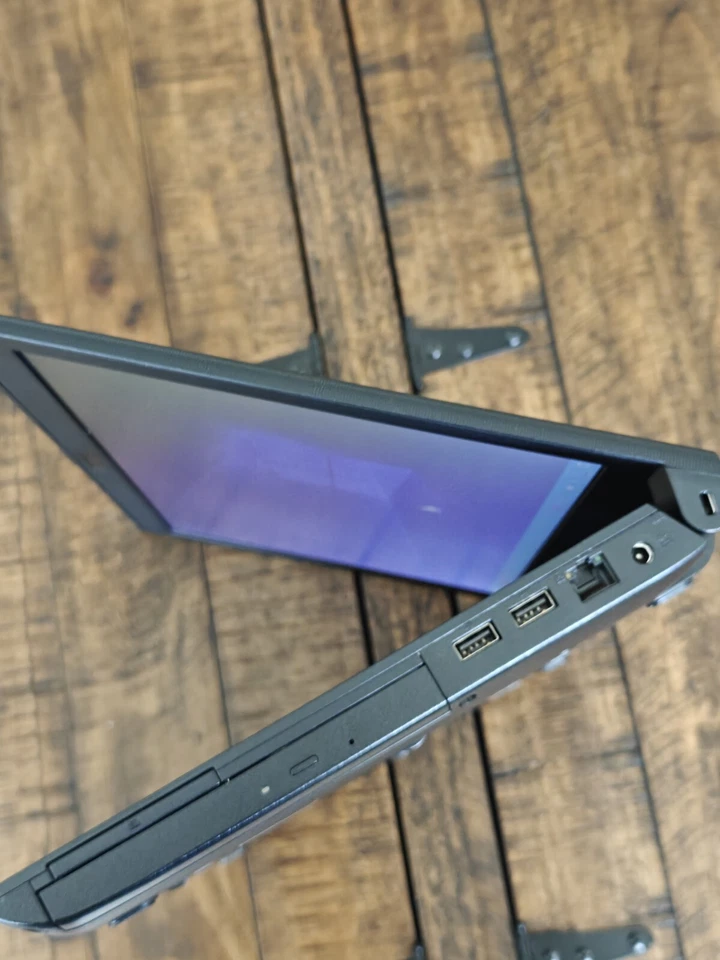 Toshiba Tecra A50-A Intel Core i3-4300M 2.4GHz CPU 16GB 1TB SSD 16" Wins 11 Pro. - Image 4 of 4