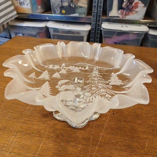 Mikasa Glass Christmas Winter Candy Nut Pedestal Dish Frosted Fluted Edge S3101 - Picture 2 of 8
