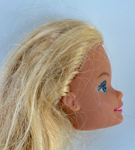 Barbie tropicale Mattel 1985 capelli più lunghi di sempre bambola testa di ricambio #1017 OOAK - Foto 6 di 9