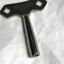 antique clock key #5, 3.5mm (540)