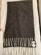 NWT American Eagle Herringbone Soft scarf Wrap approximately 86“ (Nice Tassels)