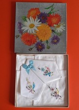 Vintage Retro 50er Set 3 Taschent&uuml;cher bestickt Blumen Kitsch bedruckt Box