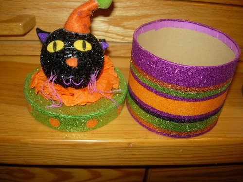 LOT OF 4 HALLOWEEN DECOR ITEMS--READ DESCRIPTION-----#R1-2 - Picture 4 of 24