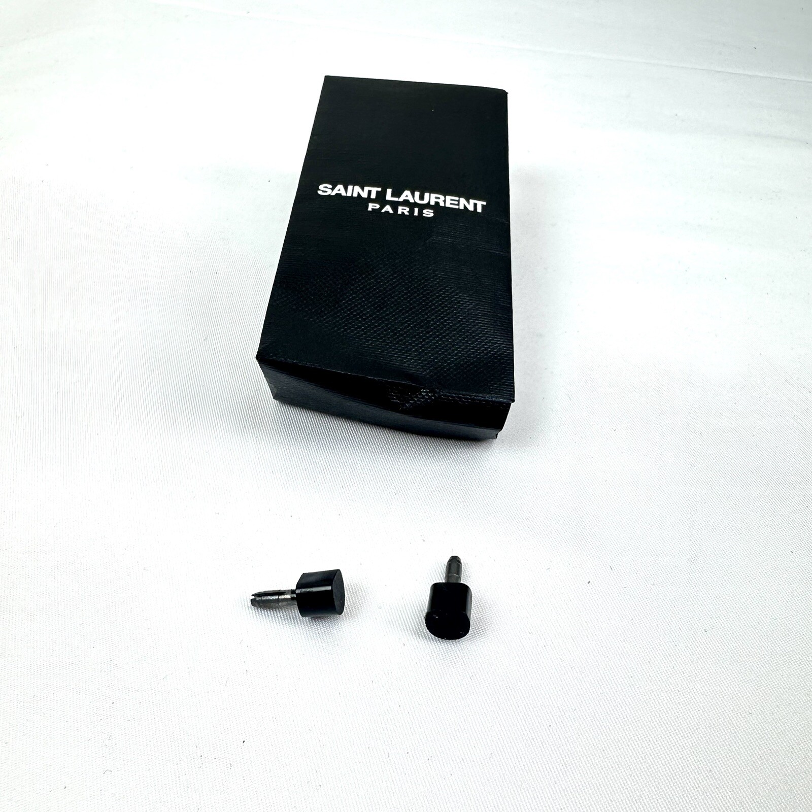 Ricambio punte tacco pompa YSL Yves Saint Laurent in sacchetto di carta nero autentico