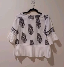 Anthropologie Sunday in Brooklyn Ivory/ Black Short Sleeve Pleated Boxy Top S