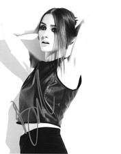 *  BANKS * signed 8x10 photo * OFF WITH HER HEAD * GODDESS * COA *