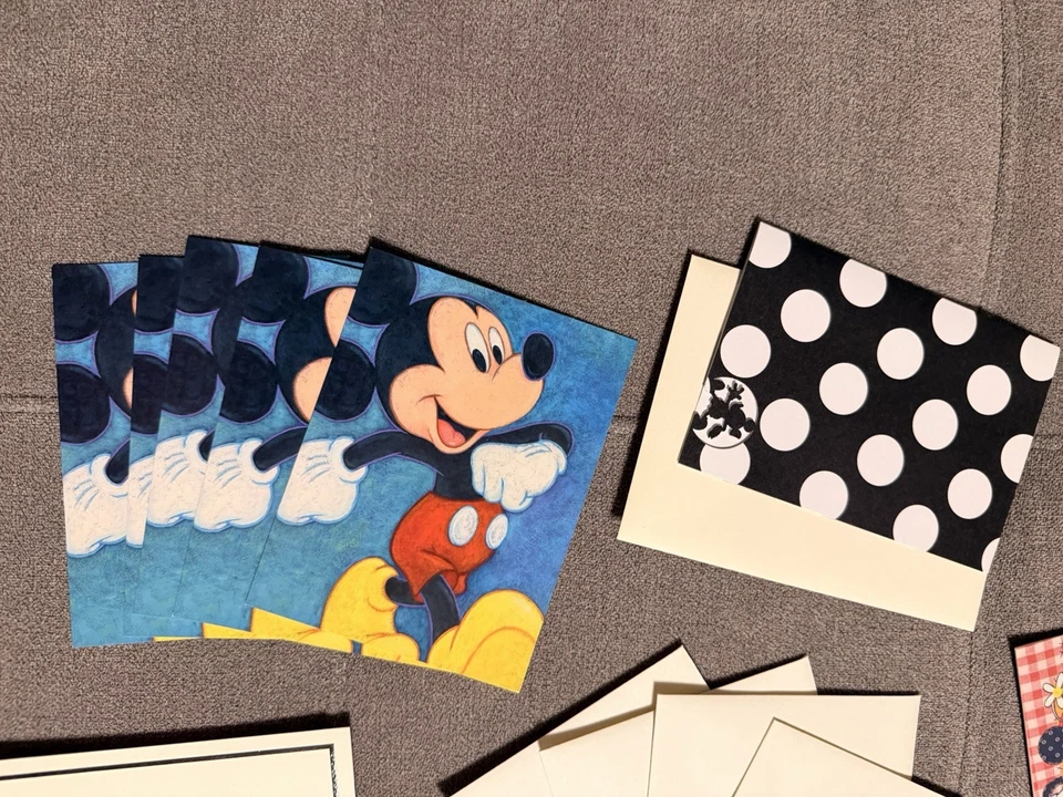 Lote de varias tarjetas de felicitación de agradecimiento de Disney en blanco con algunos sobres Foto 2 de 4