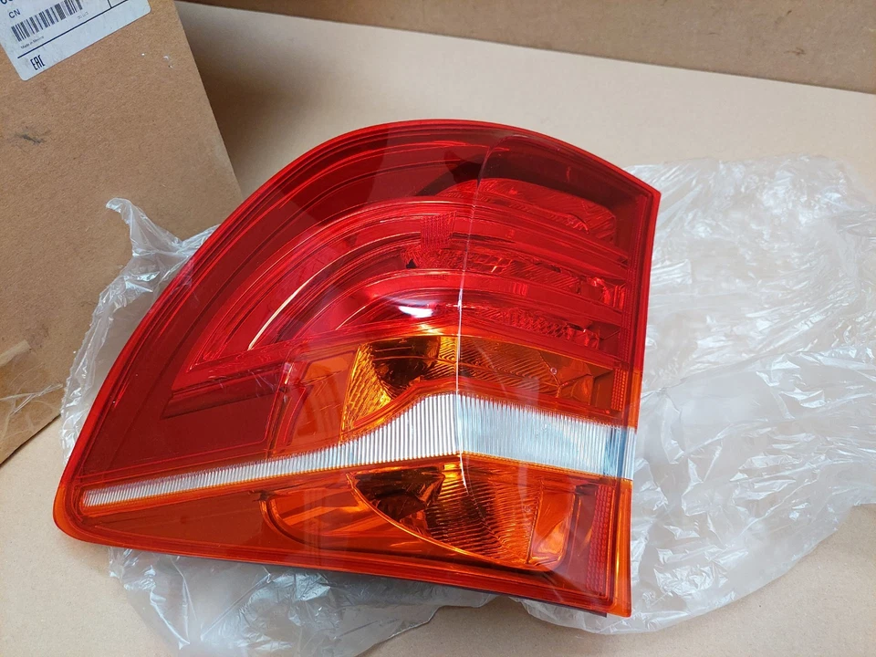 BMW X3 Rear Right Side Outer Tail Light Lamp 63217217306 2010-2017 Genuine NEW - Image 3 of 4