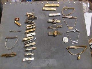VINTAGE LOT OF 27 TIE CLASPS MOST SIGNED