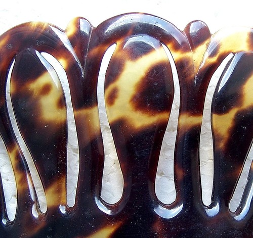 Antique faux tortoiseshell hair comb -  NO US IMPORT FEES - Foto 4 di 14