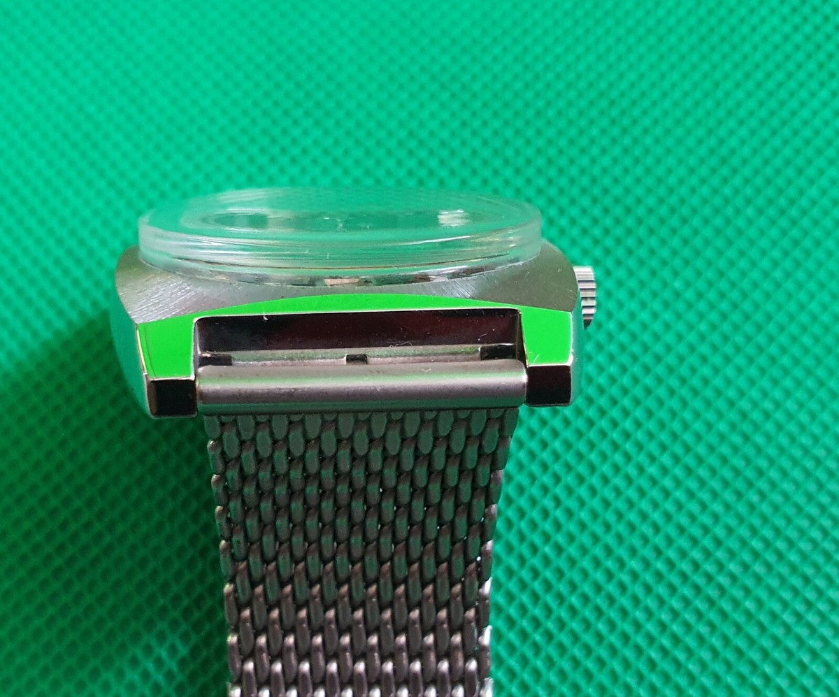 Vintage RADO 990 DELUXE 25 Jewels ROTOMATIC Watch Authentic