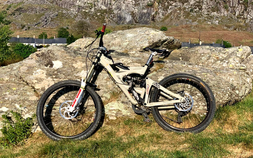 giant faith downhill bike