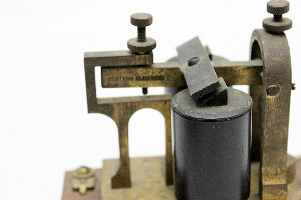 Vintage Western Electric Main Line Sounder 15-B Wood Base Brass Parts - Image 3 of 4