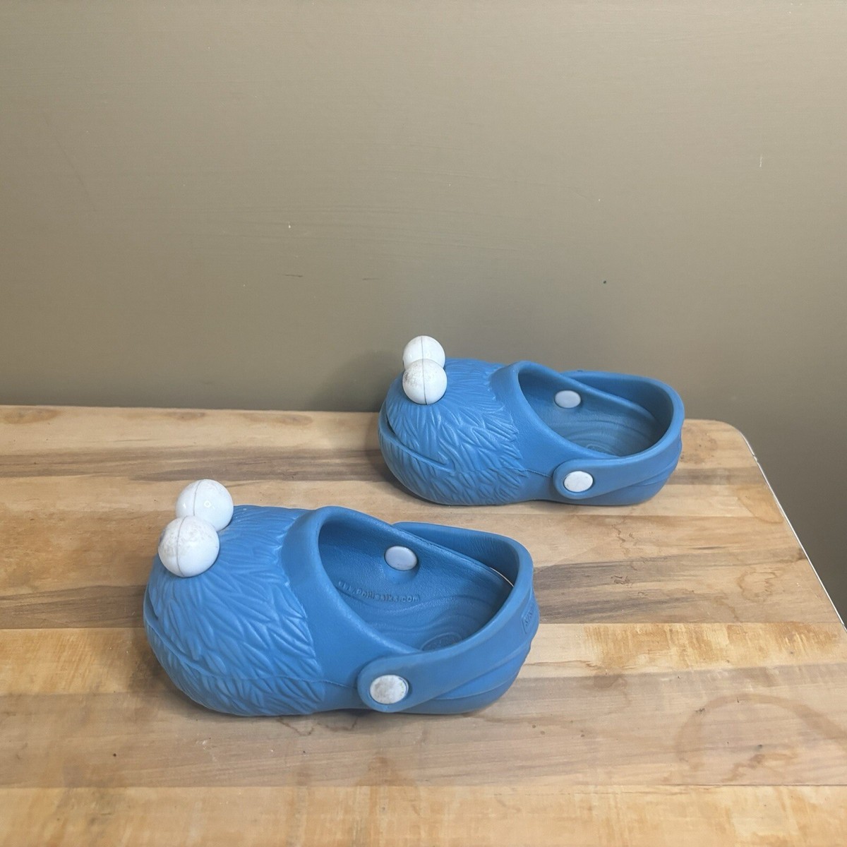 Cookie Monster Polliwalks Kids Clog Shoes Size 6 Sesame Street See