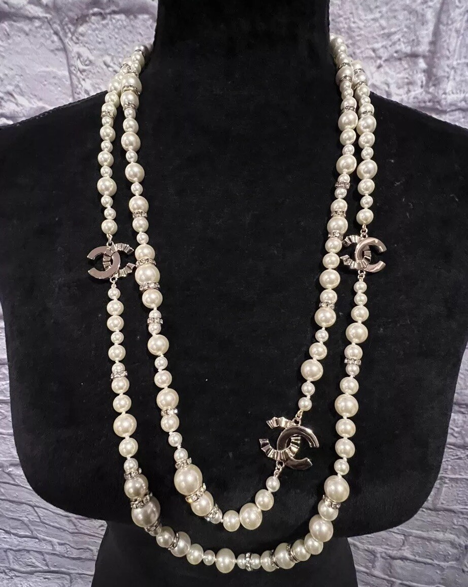 BNIB CHANEL PEARL NECKLACE W/ 3 CC Logos & Crystal Bands