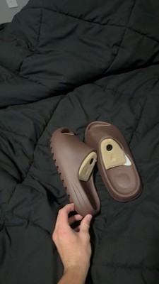 Brown yeezy slides Brand new size 9