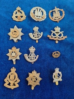 JOB LOT COLLECTION OF BRITISH ARMY MILITARY CAP BADGES REF 72