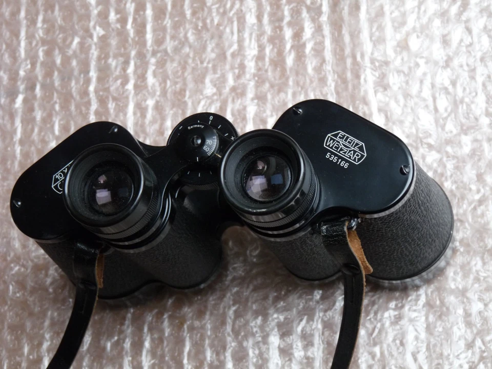 E. Leitz (heute Leica)  Wetzlar Fernglas  10x40 Camparit - ca. 130 m Sehfeld